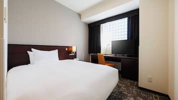 Desk, blackout drapes, free WiFi, bed sheets