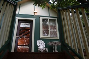 Charmed Cabin | Terrace/patio