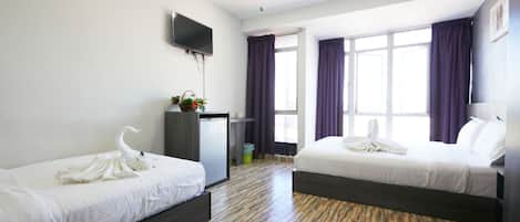 Family Room | Desk, iron/ironing board, free WiFi, bed sheets