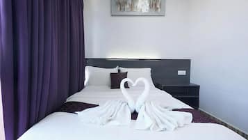 Iron/ironing board, free WiFi, bed sheets