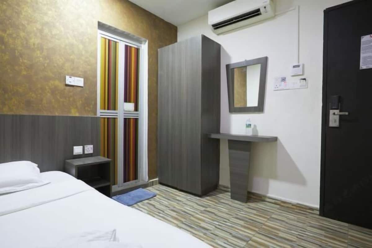 Desk, iron/ironing board, free WiFi, bed sheets