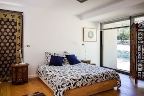 4 bedrooms, iron/ironing board, WiFi