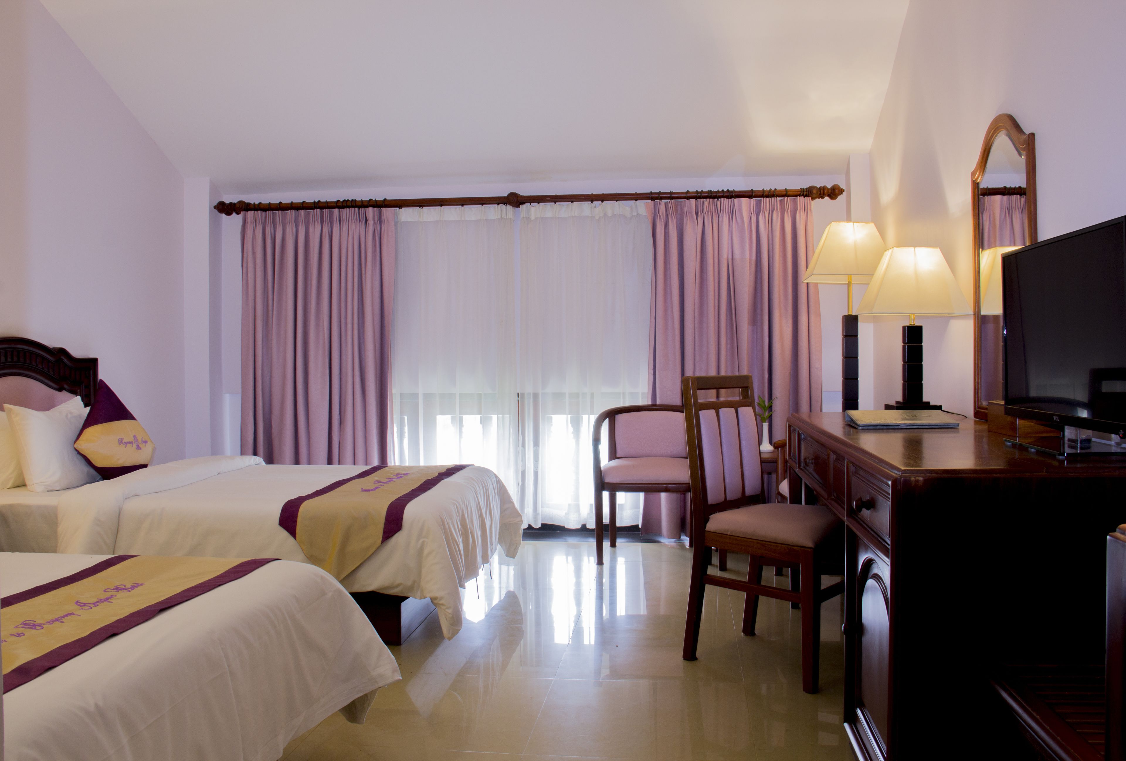 deluxe twin classical | minibar, in-room safe, desk, iron/ironing board