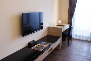 Minibar, in-room safe, desk, blackout drapes - Naruwan Galaxy Place (Taitung)