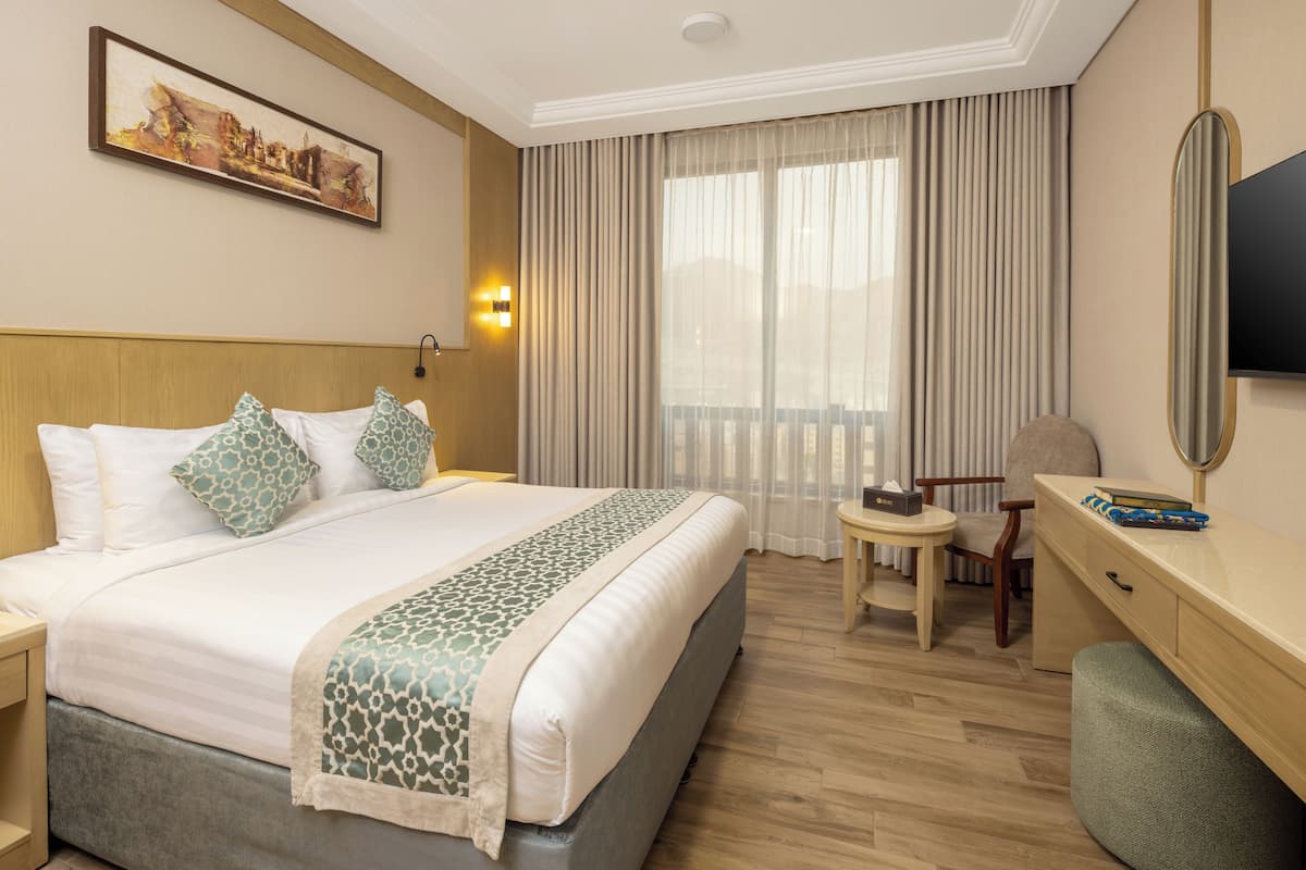 Caja de seguridad en la habitación y cortinas blackout