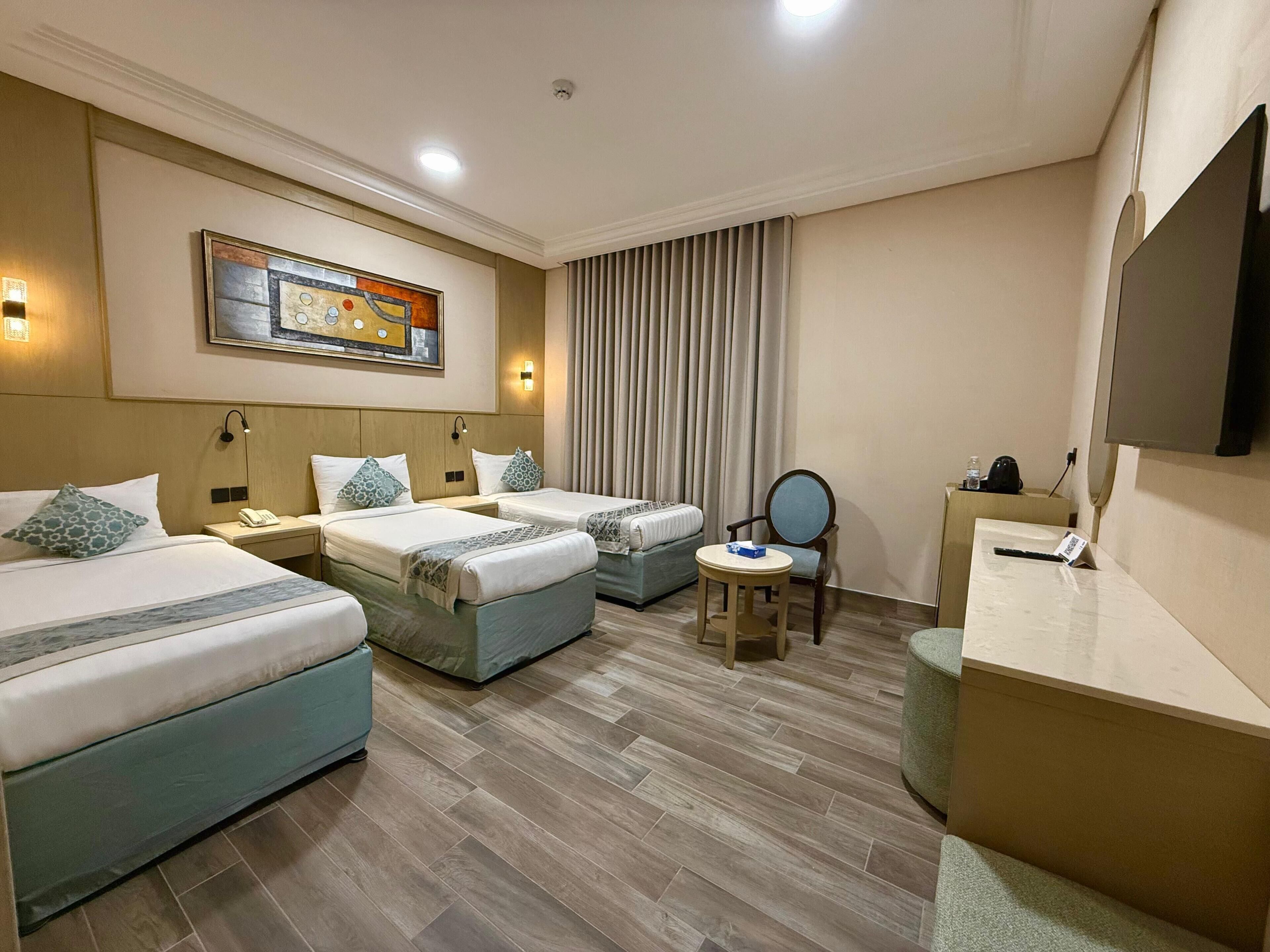 Triple Room | Peti besi dalam bilik, langsir/tirai gelap terus, kalis bunyi 