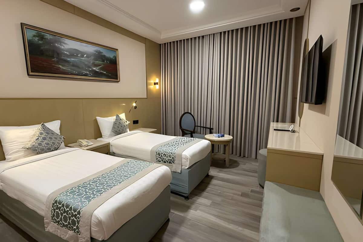 Quarto duplo | Cofres nos quartos, cortinas blackout, quartos à prova de som