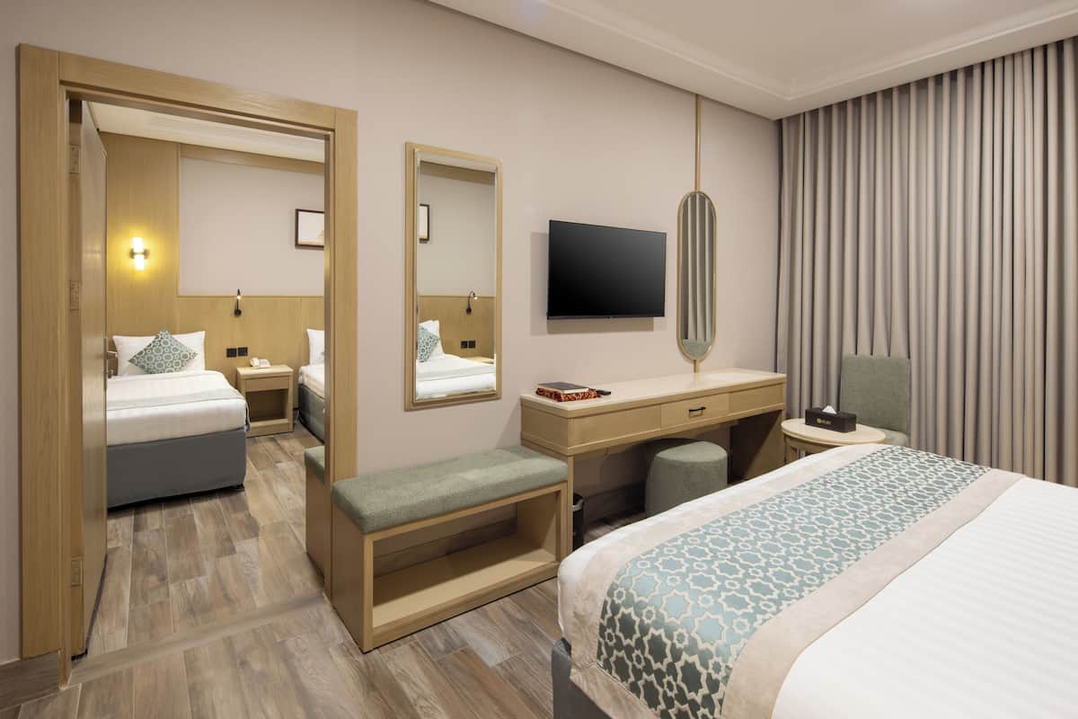 Caja de seguridad en la habitación y cortinas blackout