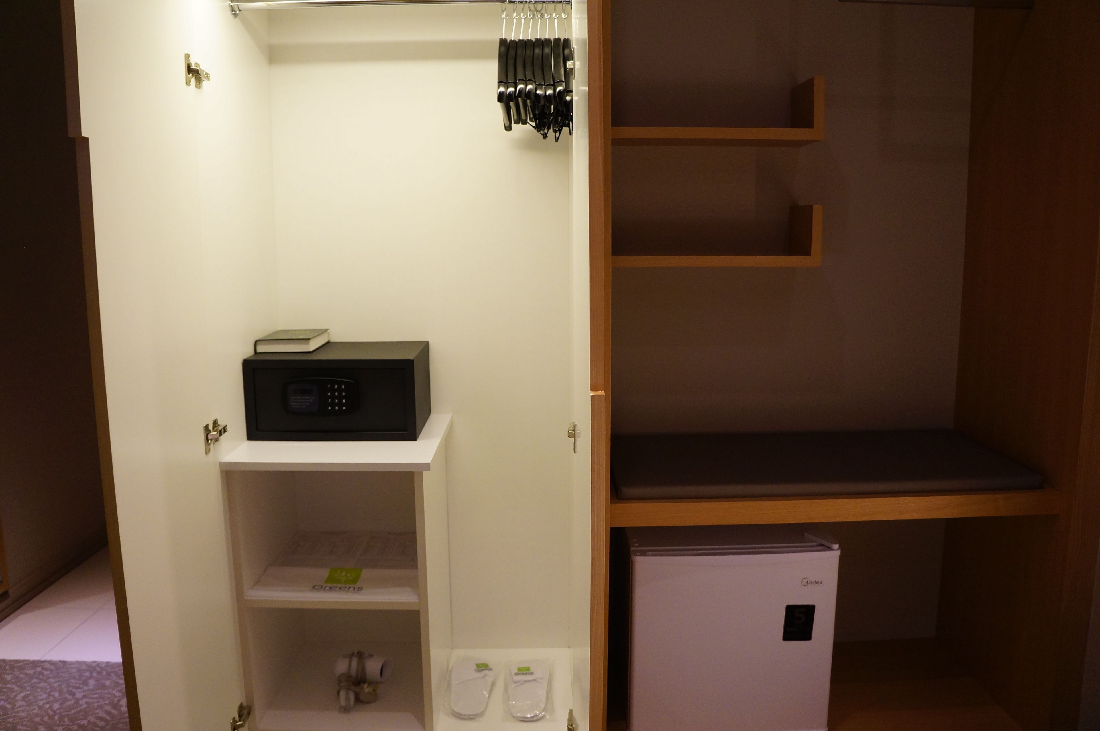 deluxe queen | room amenity