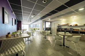Daily continental breakfast (EUR 14 per person)