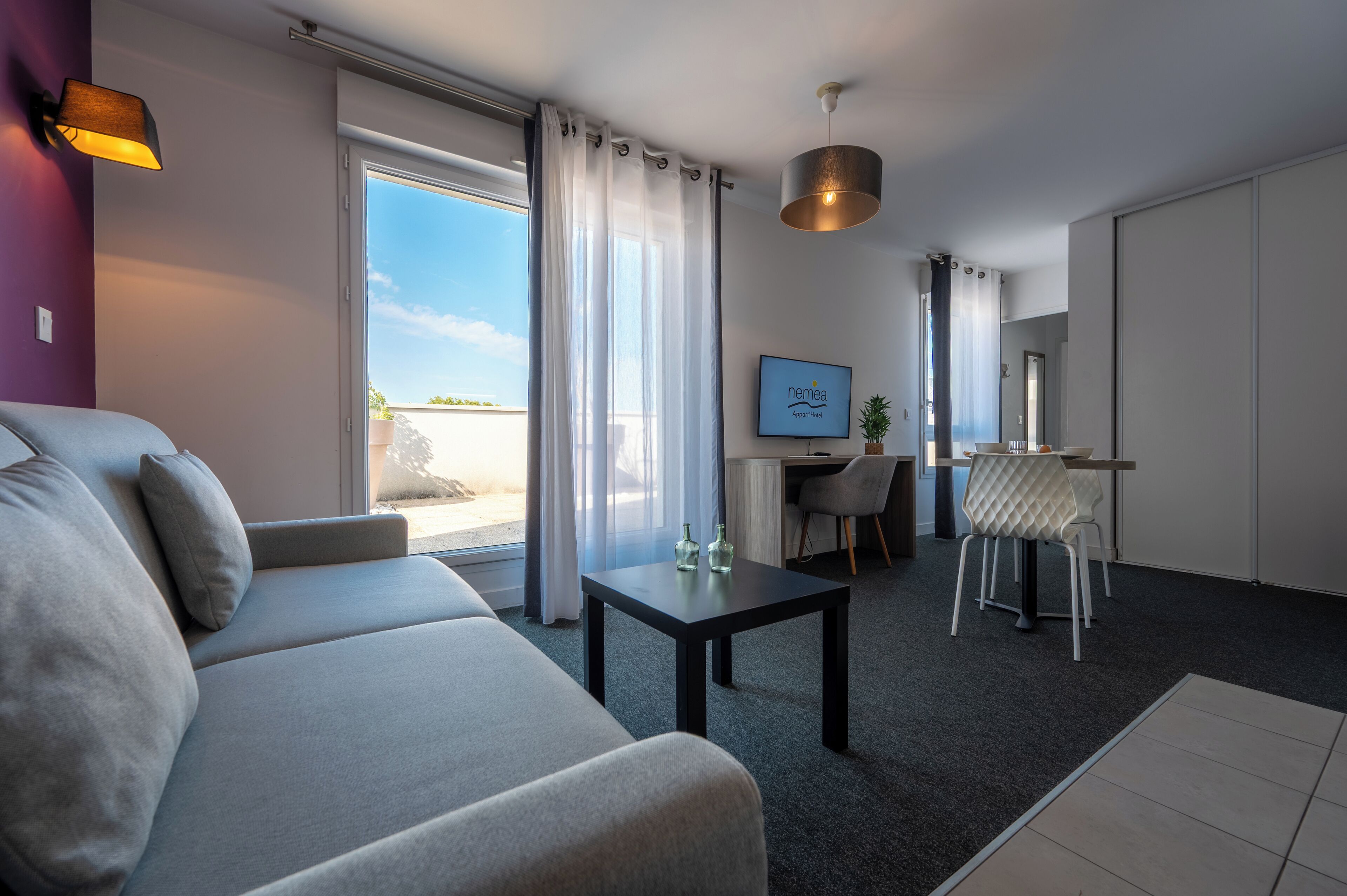 Departamento | Área de sala de estar | Televisión de pantalla plana 