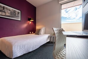 Basic Single Room | Soundproofing, iron/ironing board, free WiFi