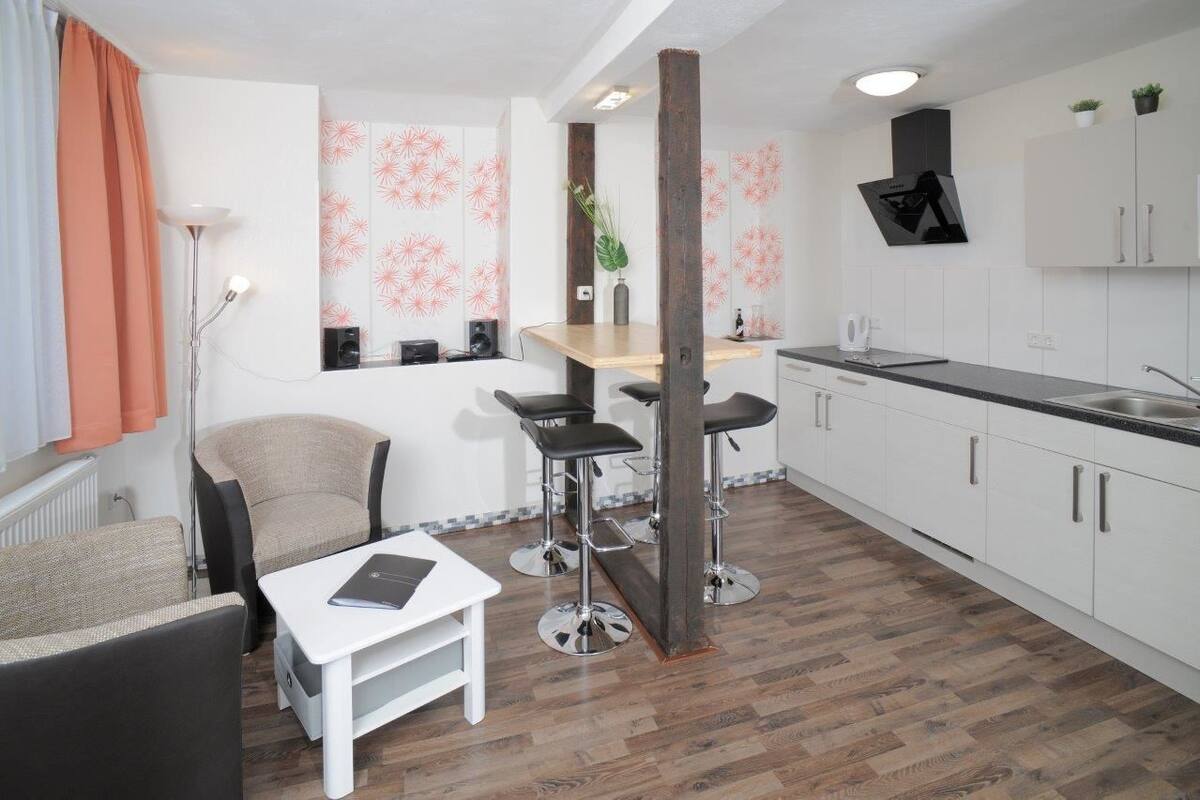 economy studio | 1 bedroom, hypo-allergenic bedding, in-room safe, free wifi