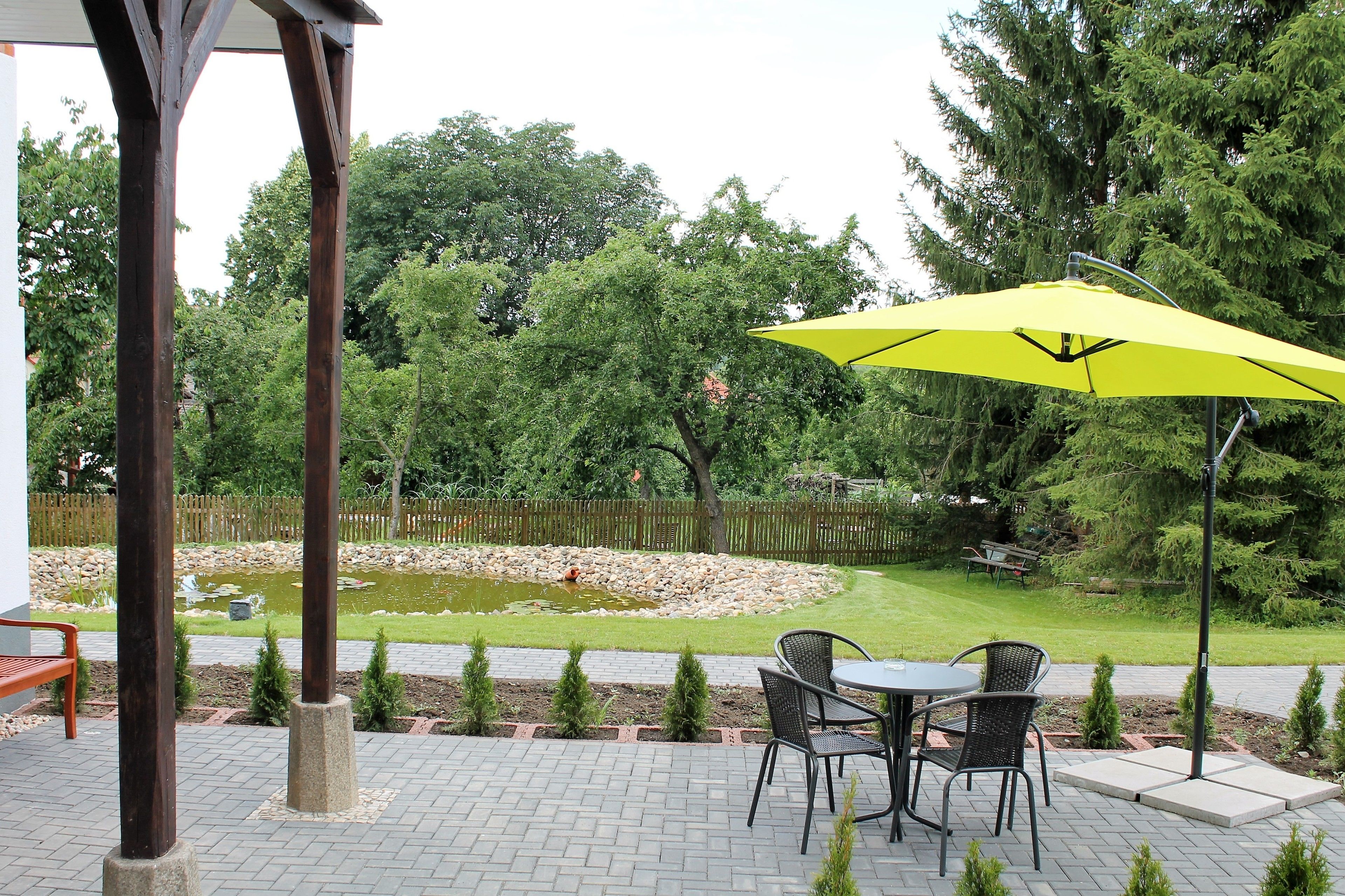 economy studio | terrace/patio