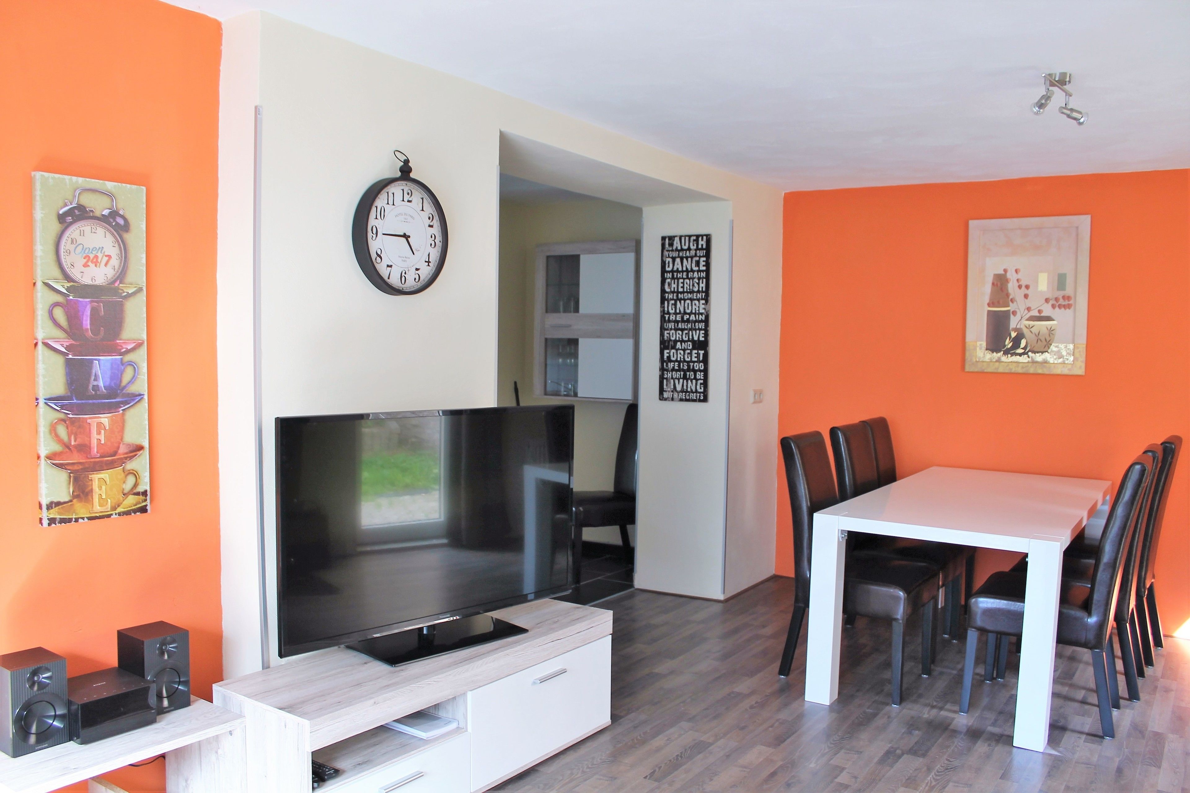 Ferien Haus | Essbereich im Zimmer