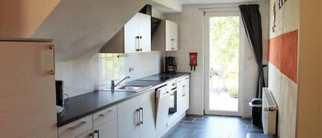 Ferien Haus | Private kitchen | Fridge, stovetop, coffee/tea maker, electric kettle