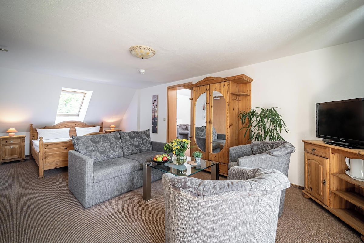 2 Doppelzimmer in der Brinkstraße 36, (350 m vom Haupt-Haus) | Hypo-allergenic bedding, in-room safe, free WiFi, bed sheets