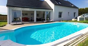 Outdoor pool, pool loungers