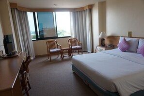 Chambre supérieure double | Bureau, accès au Wi-Fi (inclus), literie fournie