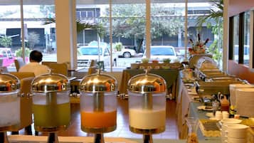 Daily buffet breakfast (THB 100 per person)