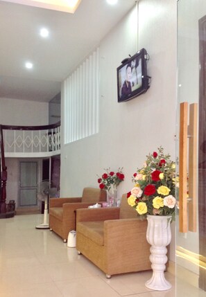 32-inch TV with cable channels - New Hotel III (Hanoi)