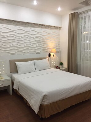 Double Room, 1 Queen Bed | Minibar, desk, free WiFi - New Hotel II (Hanoi)