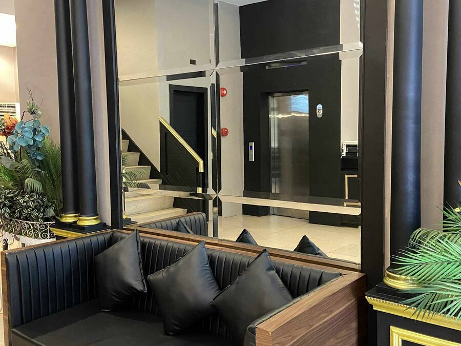 Área de estar no saguão