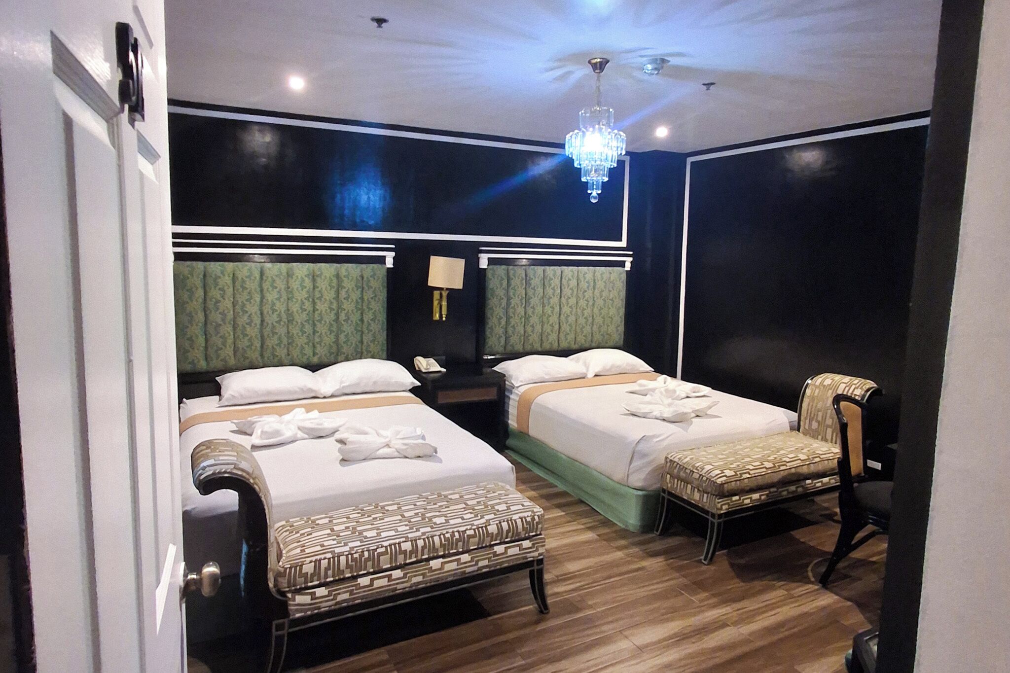 Habitación familiar | Caja de seguridad en la habitación, escritorio y camas extra 