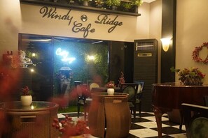 Coffee shop - The Windy Ridge Hotel Manila (Manila)
