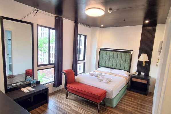 Standard Queen Room