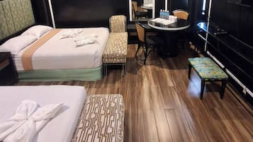 Family Room | In-room safe, desk, rollaway beds, bed sheets