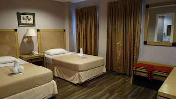 Twin Room | In-room safe, desk, rollaway beds, bed sheets