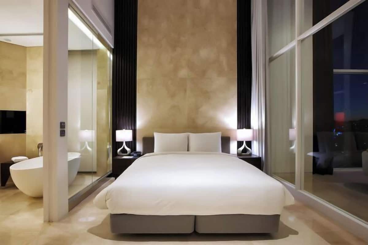 1 bedroom, premium bedding, down duvets, in-room safe