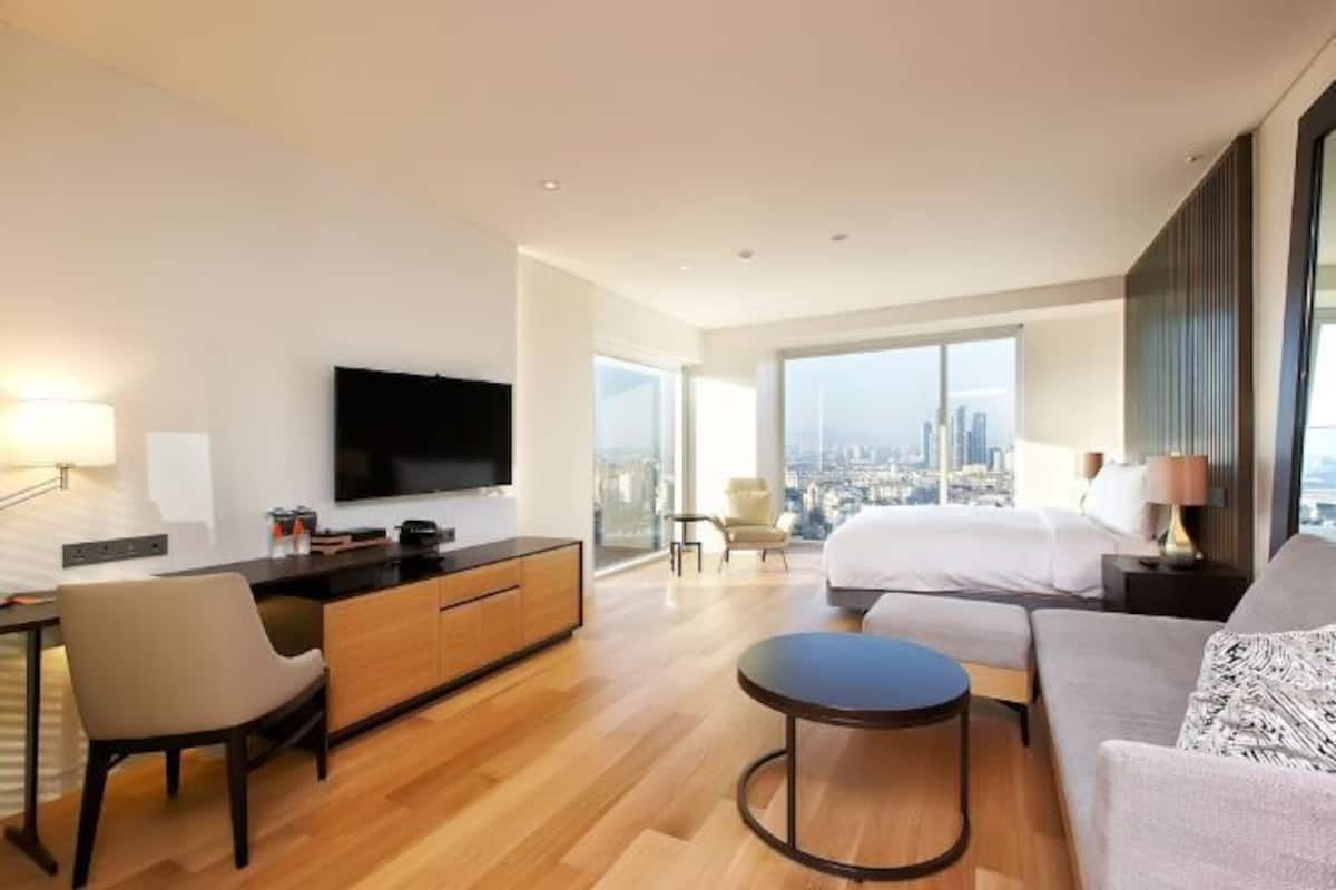 1 bedroom, premium bedding, down duvets, in-room safe