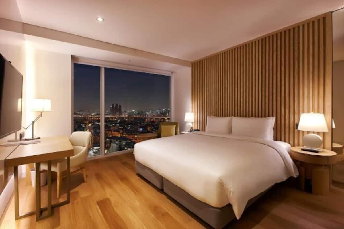 1 bedroom, premium bedding, down duvets, in-room safe