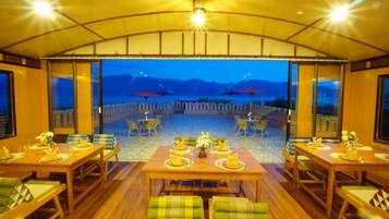 Breakfast, lunch, dinner served; local and international cuisine