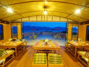 Breakfast, lunch, dinner served; local and international cuisine 