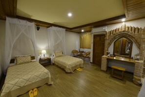 A room with two beds, a wooden bench, a small table, and a mirror. - Ann Heritage Lodge (Nyaungshwe)