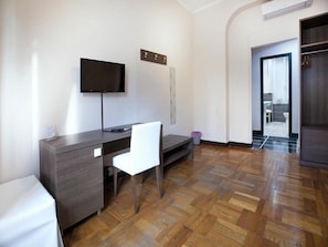 Flat-screen TV, heated floors