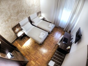 Double or Twin Room, Non Smoking, Private Bathroom (bagno esterno) | Premium bedding, down comforters, in-room safe, desk - Guesthouse Vittoria Rooms (Genoa)