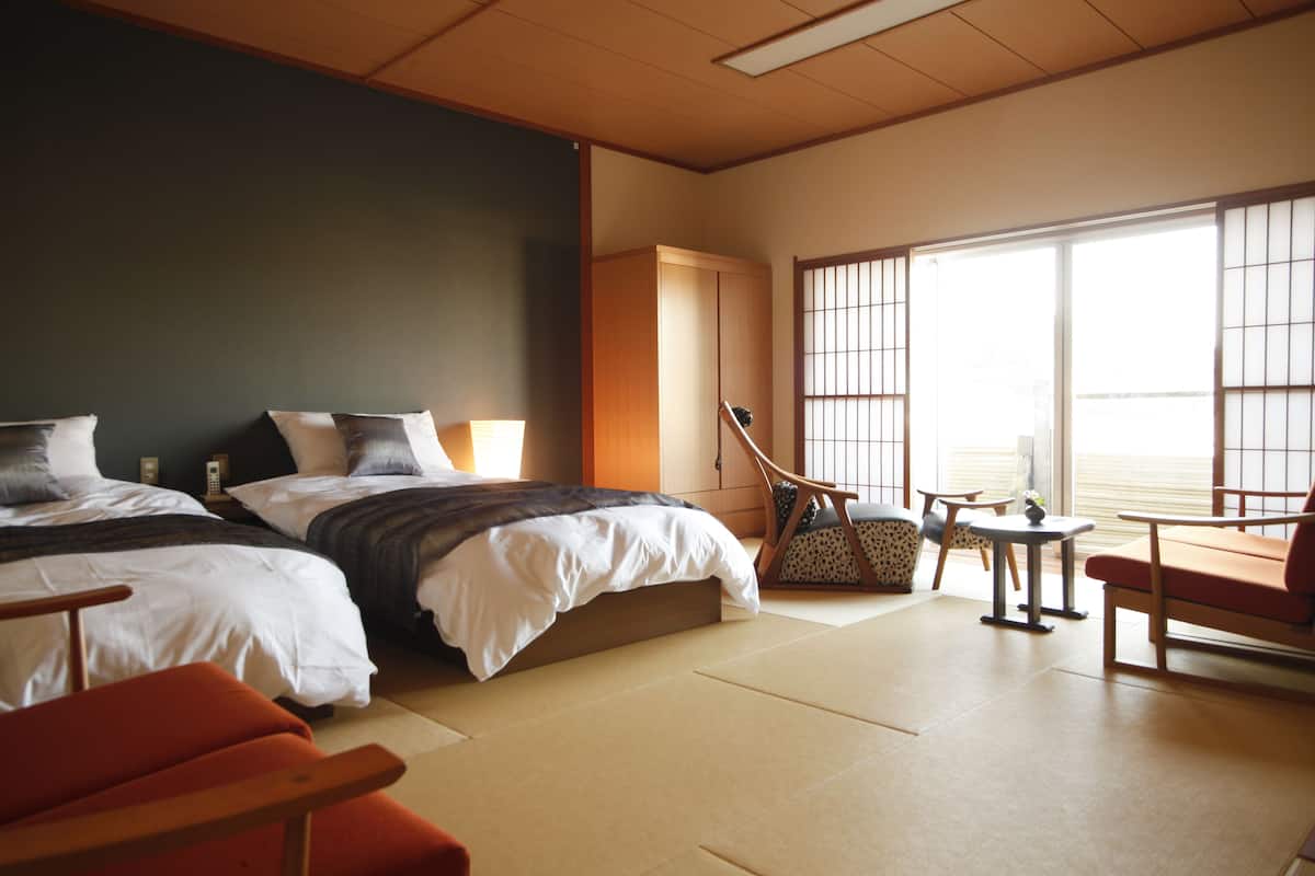 Chambre (Japanese Western, with Hot Spring) | Coffres-forts dans les chambres, Wi-Fi gratuit, draps fournis