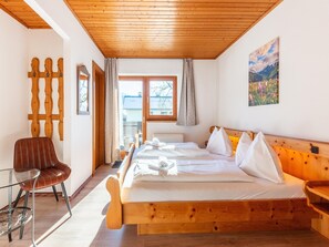 6 bedrooms, iron/ironing board, WiFi