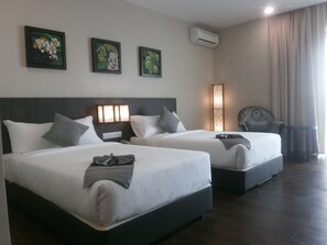 Superior Twin Room, Non Smoking | In-room safe, desk, iron/ironing board, free cribs/infant beds - Samalaju Resort Hotel (Bintulu)
