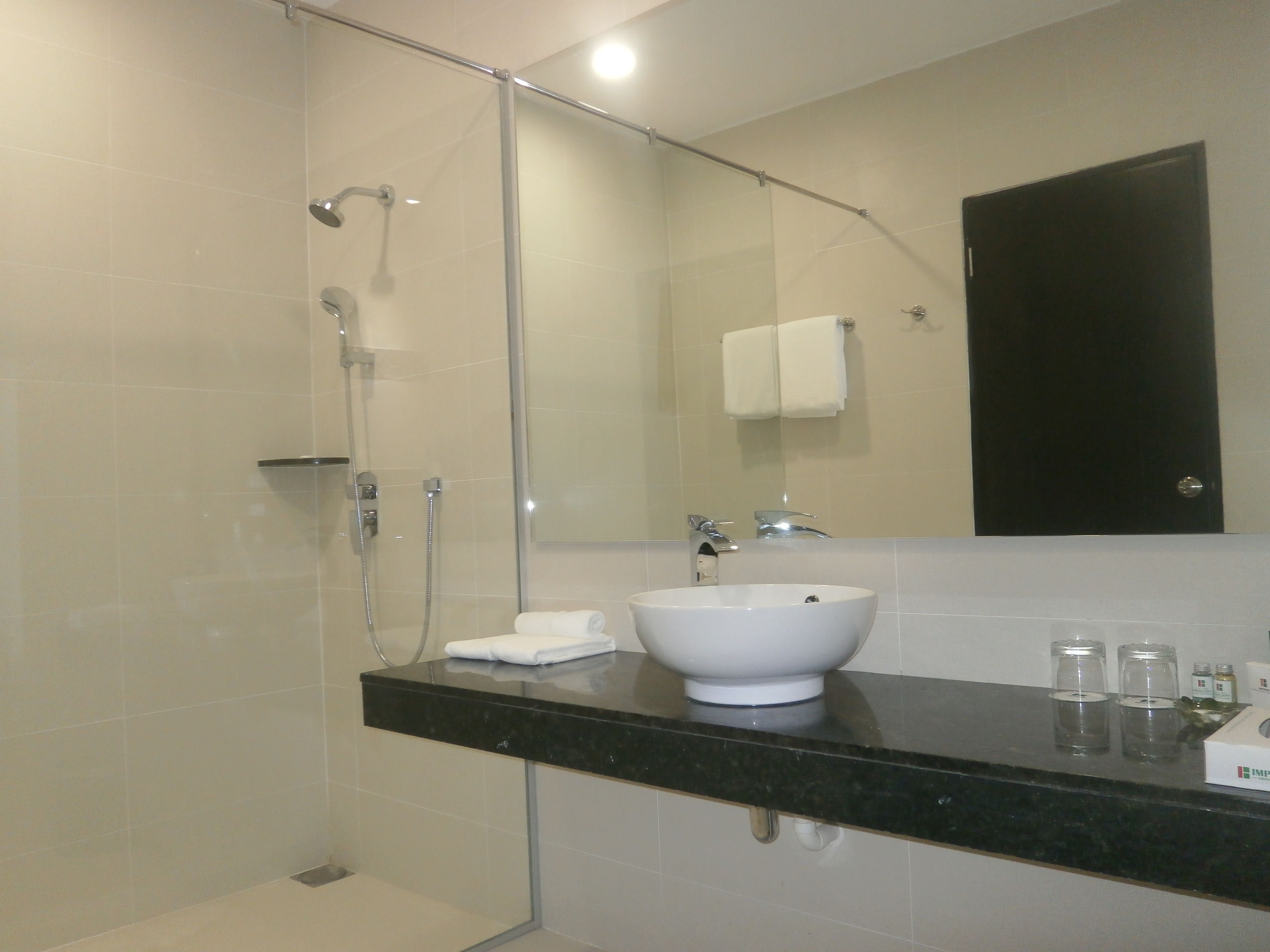 deluxe double room | bathroom | shower, free toiletries, hair dryer, slippers