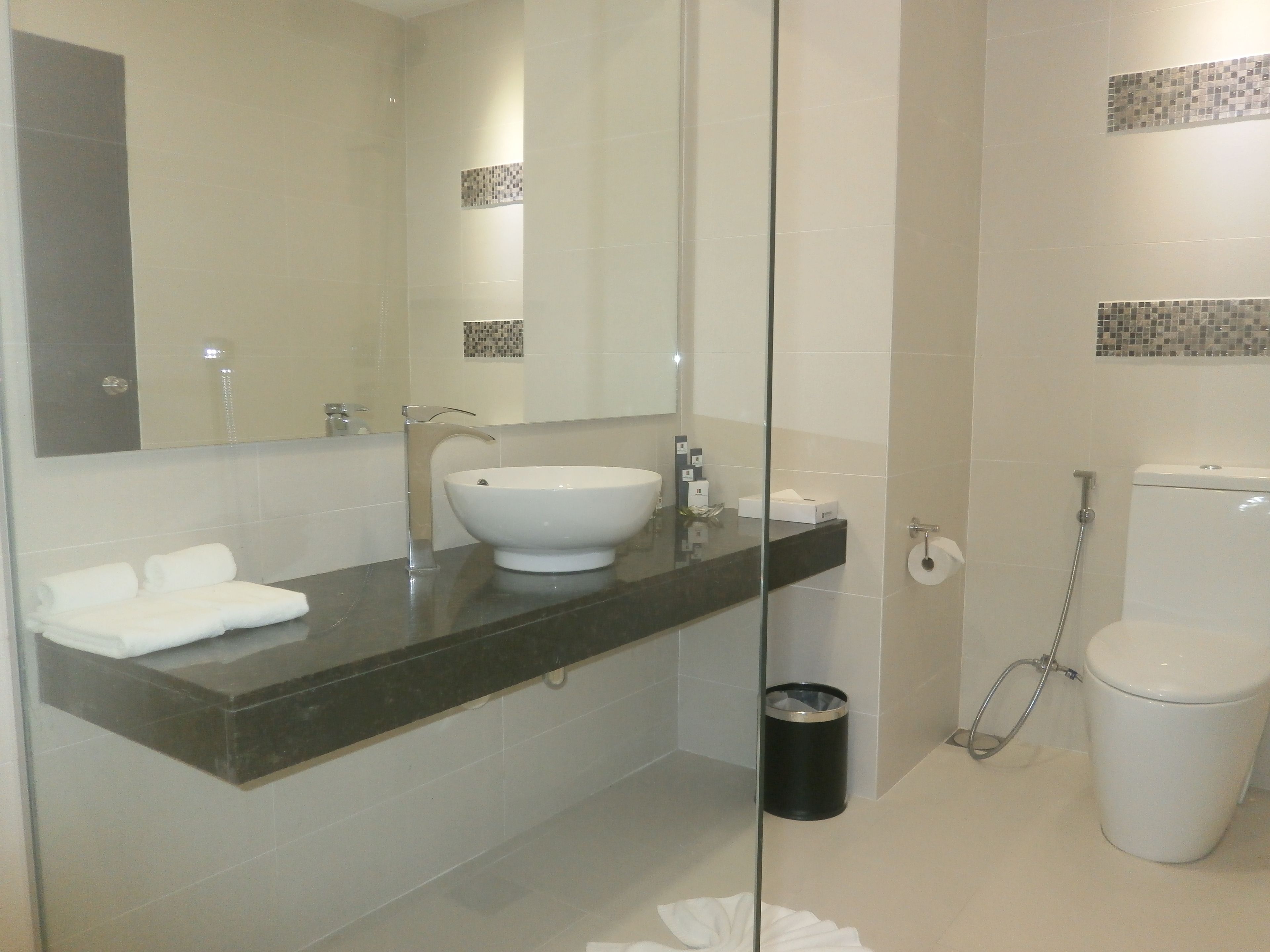 superior twin room, non smoking | bathroom | shower, free toiletries, hair dryer, slippers