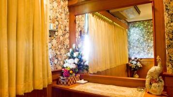 Shower, free toiletries, towels