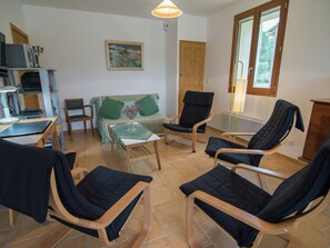 TV, ping pong - Holiday home with private fenced pool (Aubais)