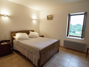 3 bedrooms, iron/ironing board, WiFi