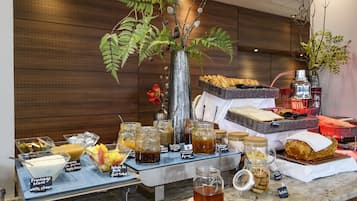 Desayuno buffet todos los días (EUR 17 por persona)
