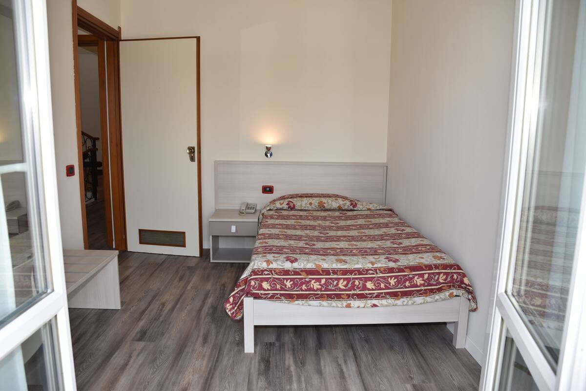 Single Room | Free WiFi
